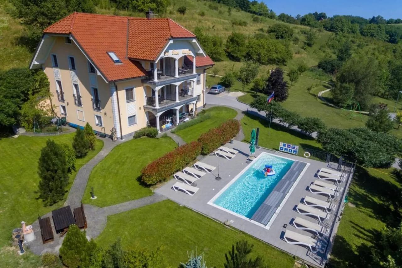 Scenic Pool Apartment in Pišece