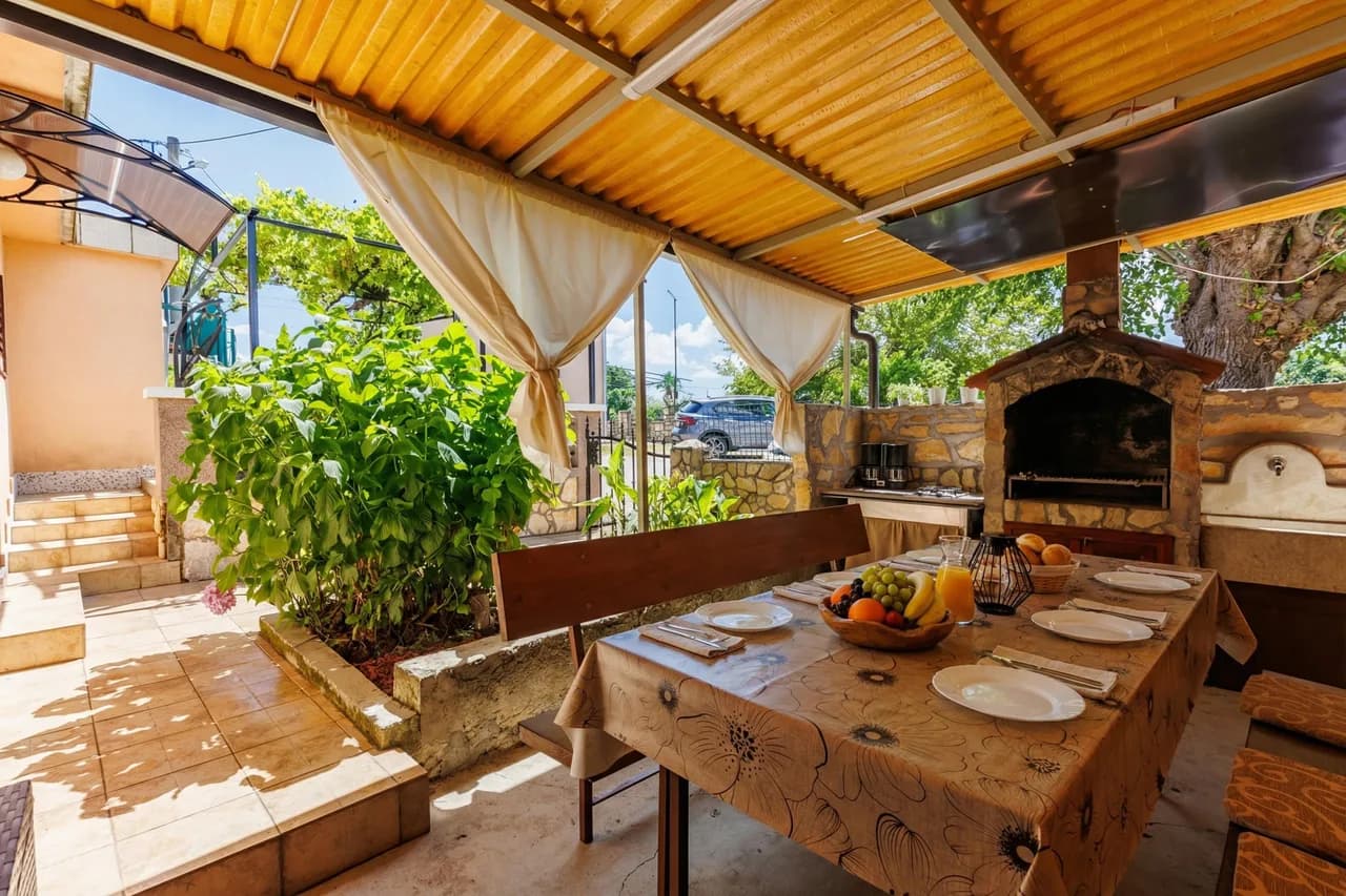 House Papinka with Private Pool & Garden photo 3