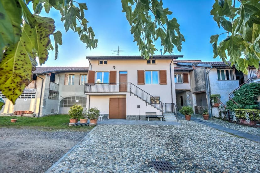 La Valbinella Few Meters From Varese Lake + Parking (Sleeps 4)