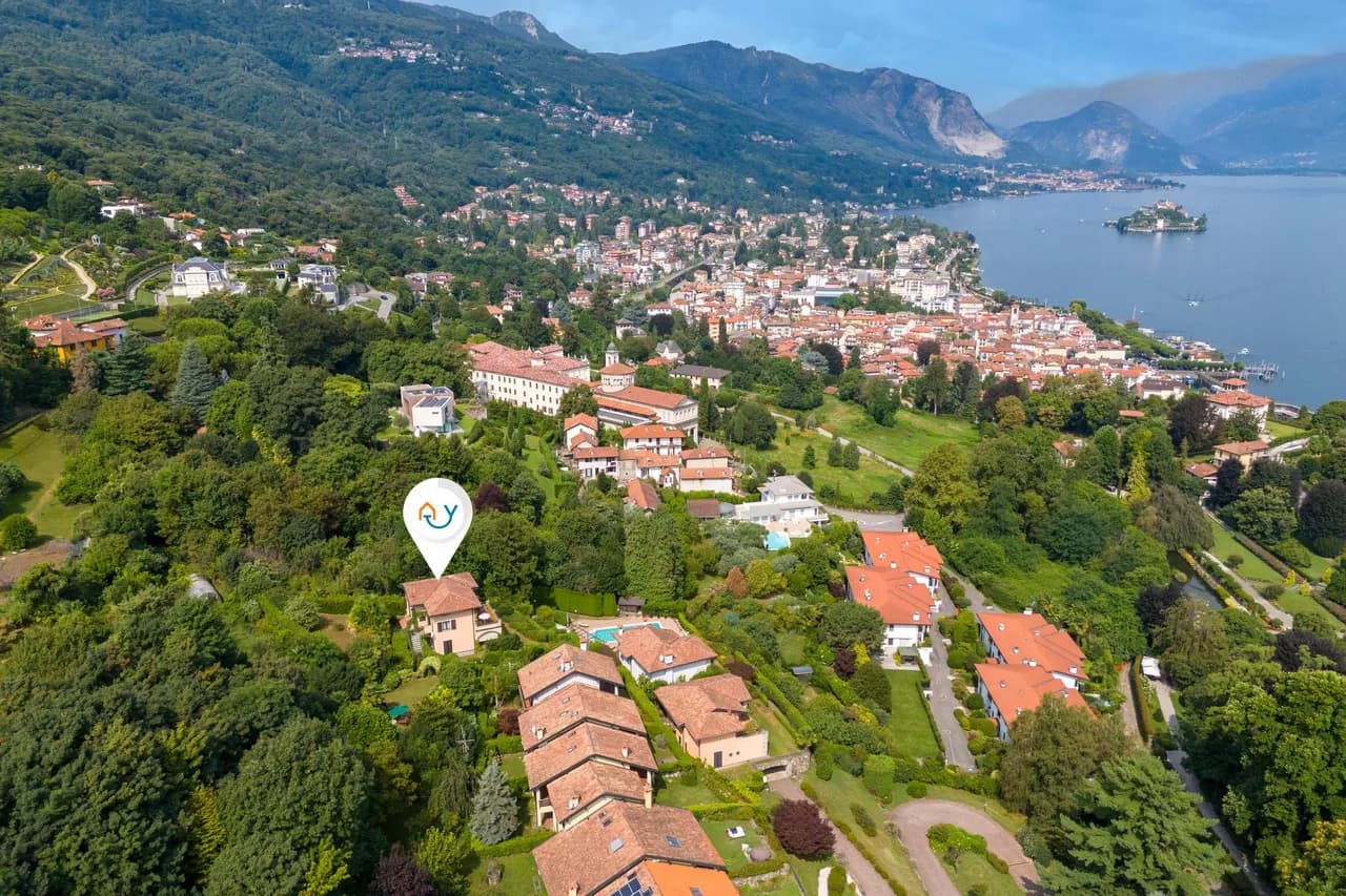 Terrace Townhome in Stresa, Piedmont, Italy, foto 5