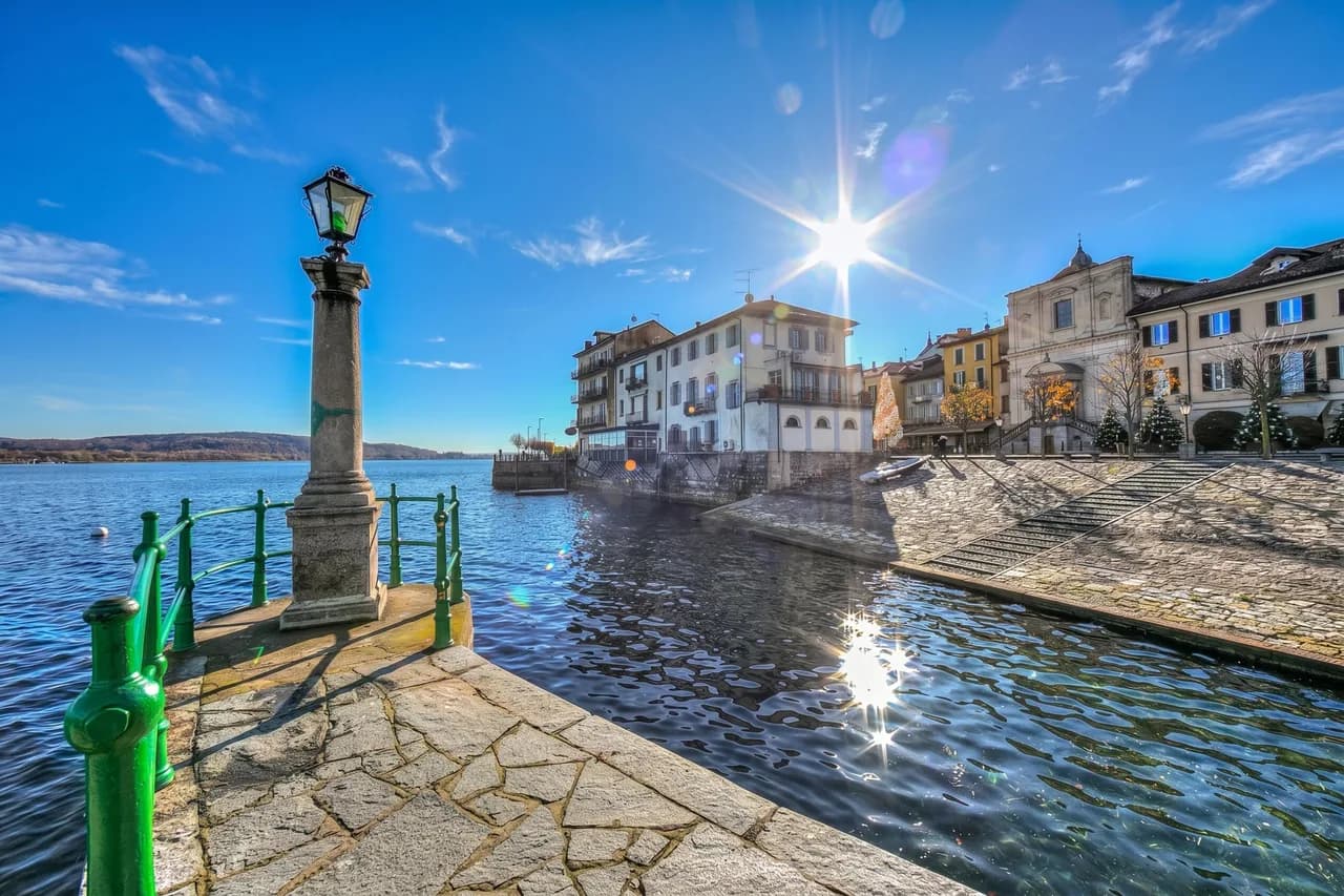 Historic Lakefront Apartment in Arona photo 2
