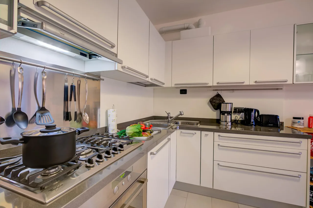 Lakeview Apartment with Swimming Pool in Leggiuno, photo 3