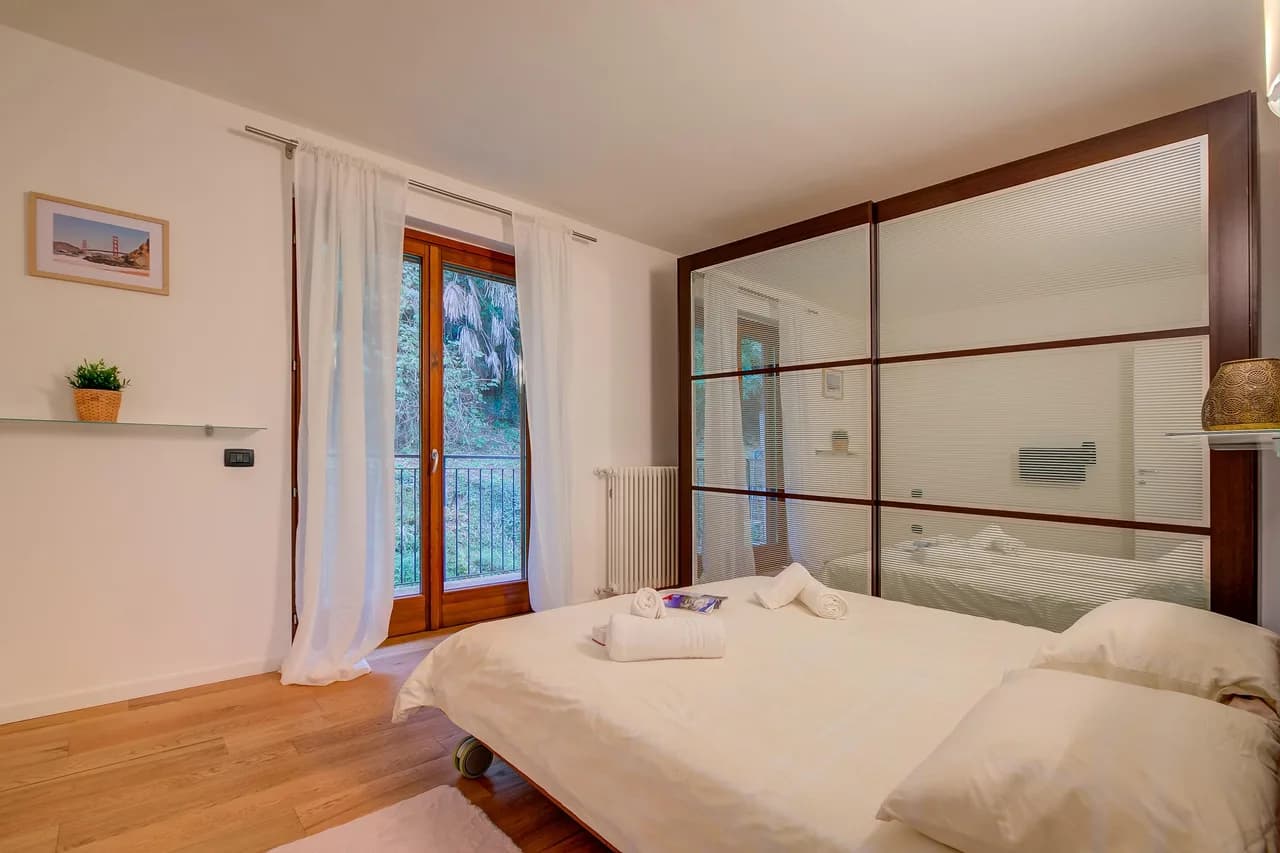 Lakeview Apartment with Swimming Pool in Leggiuno, photo 4