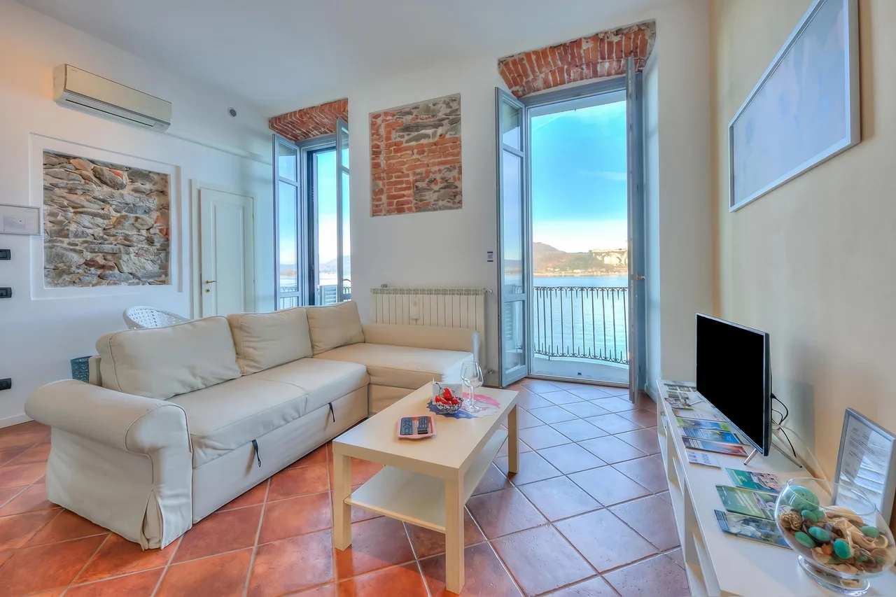 Lakeside Balcony Apartment in Italian Lakes, foto 2