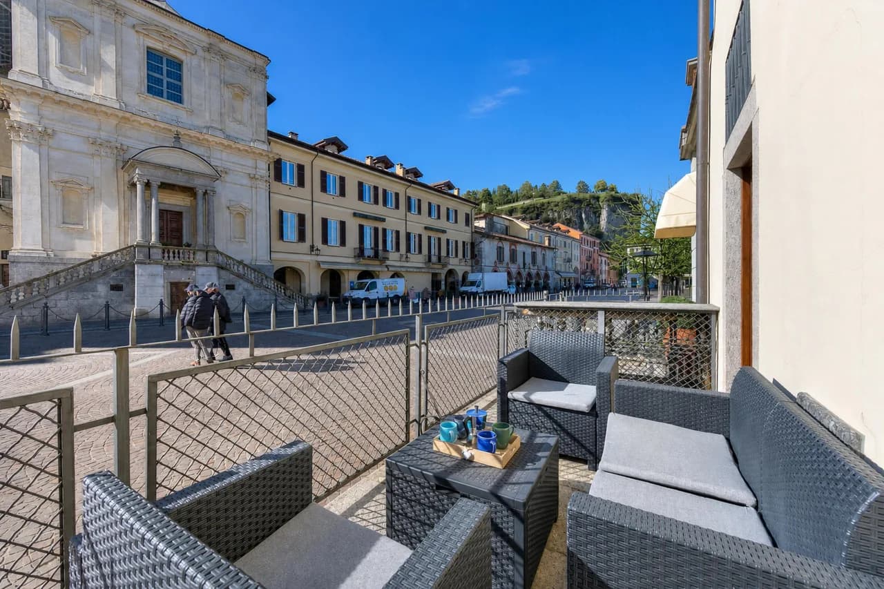 Volo Di Gabbiani: Lakefront Arona Apartment with Terrace photo 2