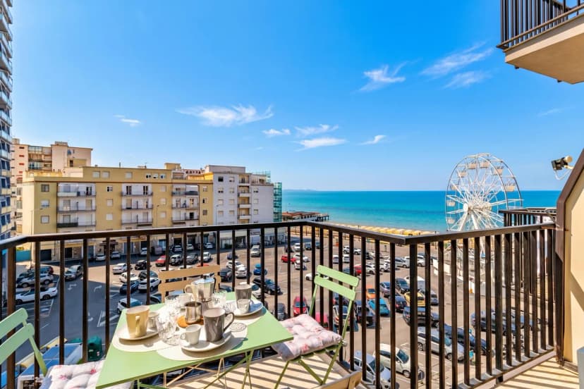 Bedo House - Beachfront Sea View Apartment in Follonica