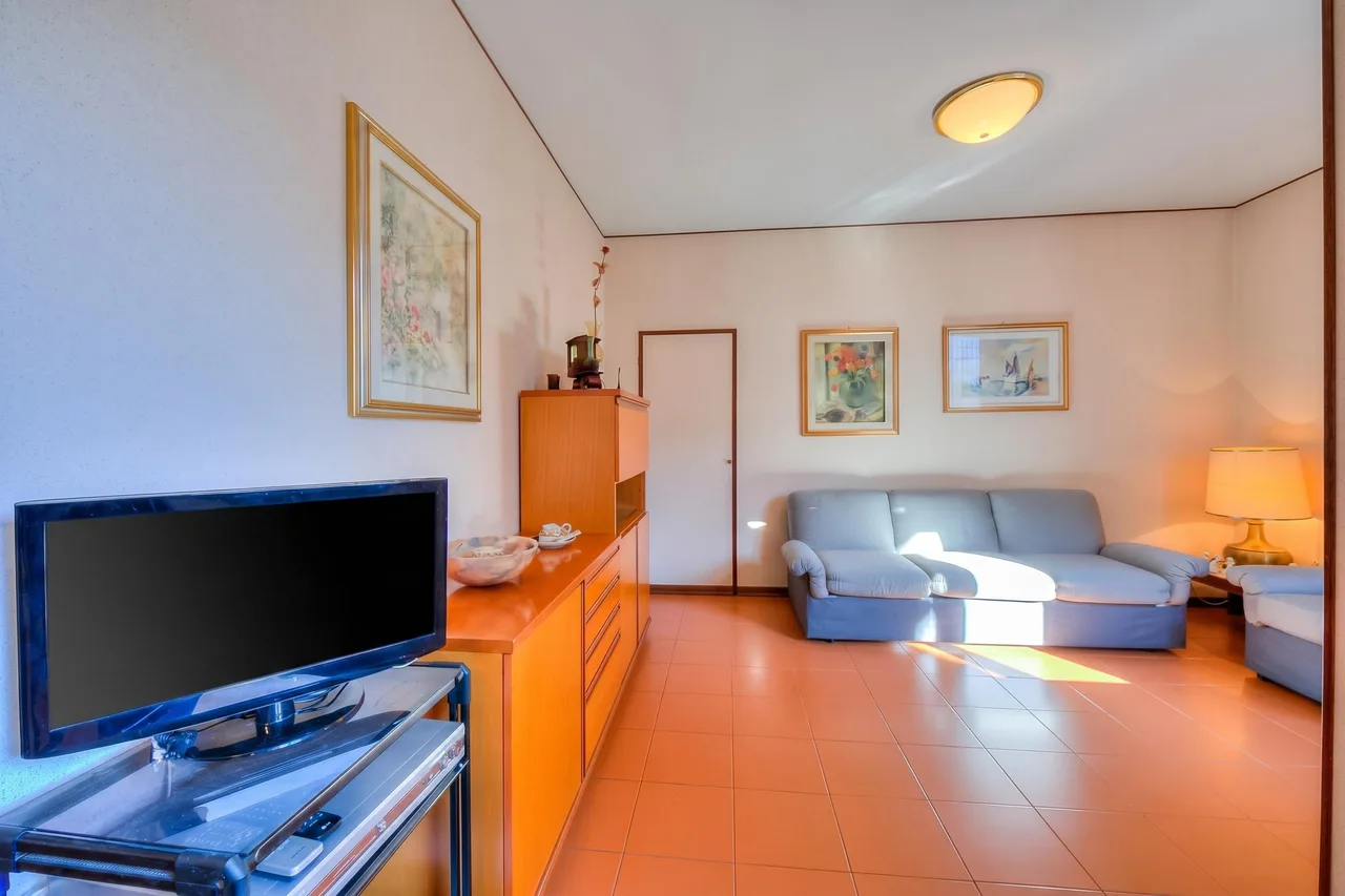 Laura's Cozy Apartment: with Balcony, Lift, Parking in Stresa Centre photo 2