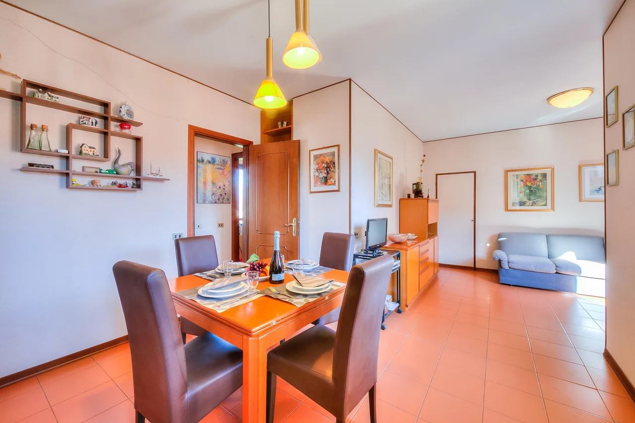Laura's Cozy Apartment: with Balcony, Lift, Parking in Stresa Centre photo 3