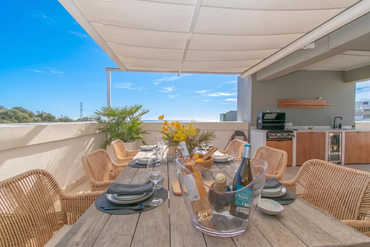 Beachfront Vacation Home in Mijas Costa, Foto 2