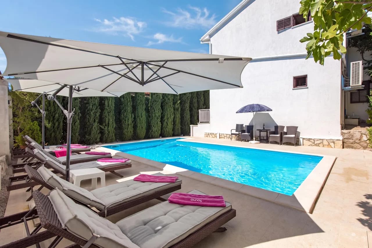 House Rose With Private Pool And Garden photo 2