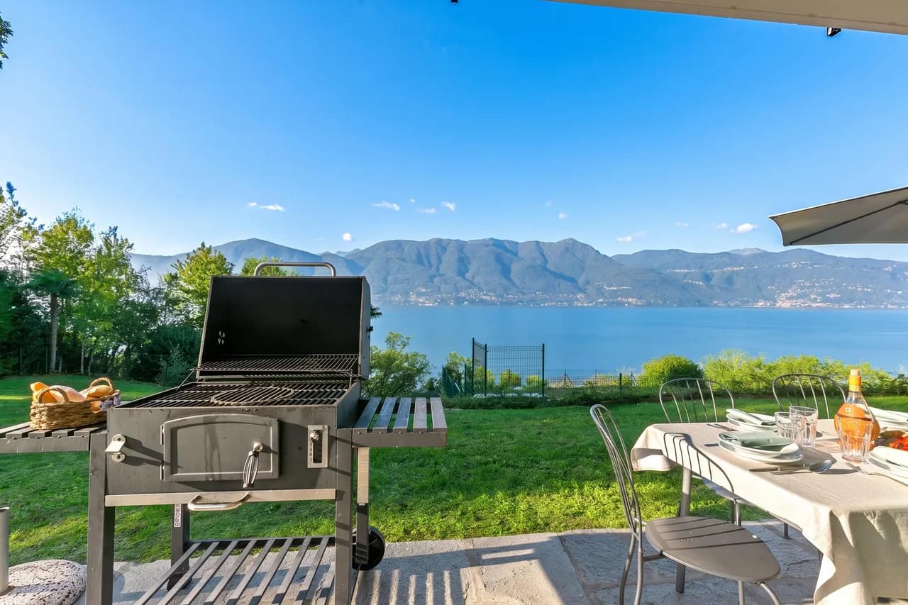 Lakeside Villa with Private Pool in Porto Valtravaglia photo 2