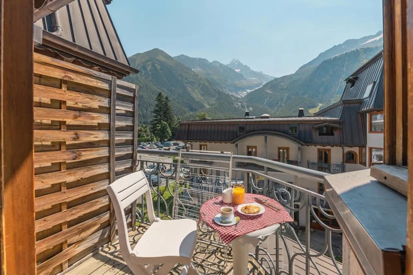 Le Cristal MB13 Mountain View, Pool, Parking & Free WiFi