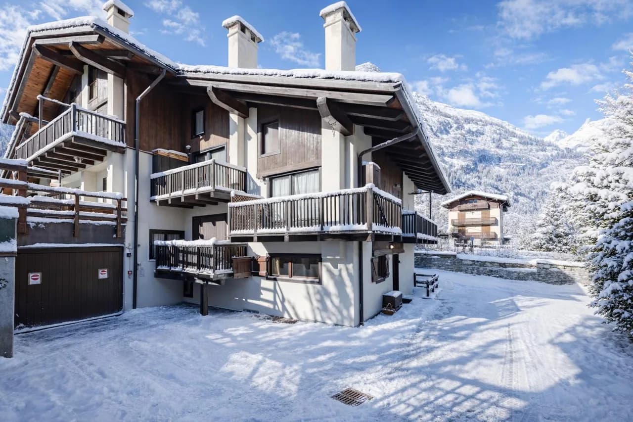 Lovely Apartment In Courmayeur photo 2