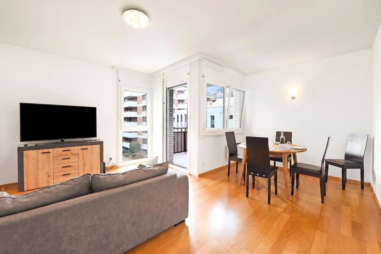 Imbarcadero Apartment in Locarno with Balcony and Parking photo 2