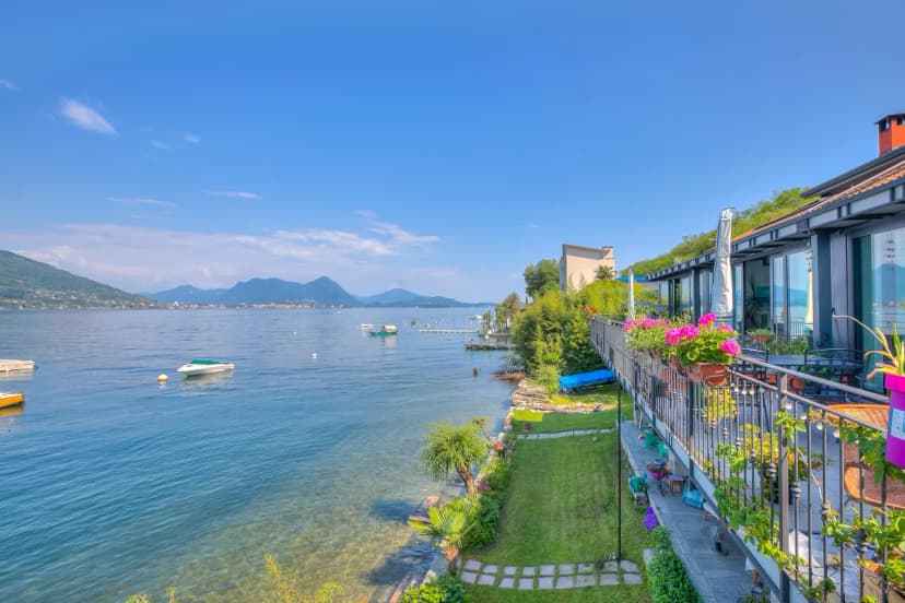 Red House: Beachfront Terrace & Private Beach