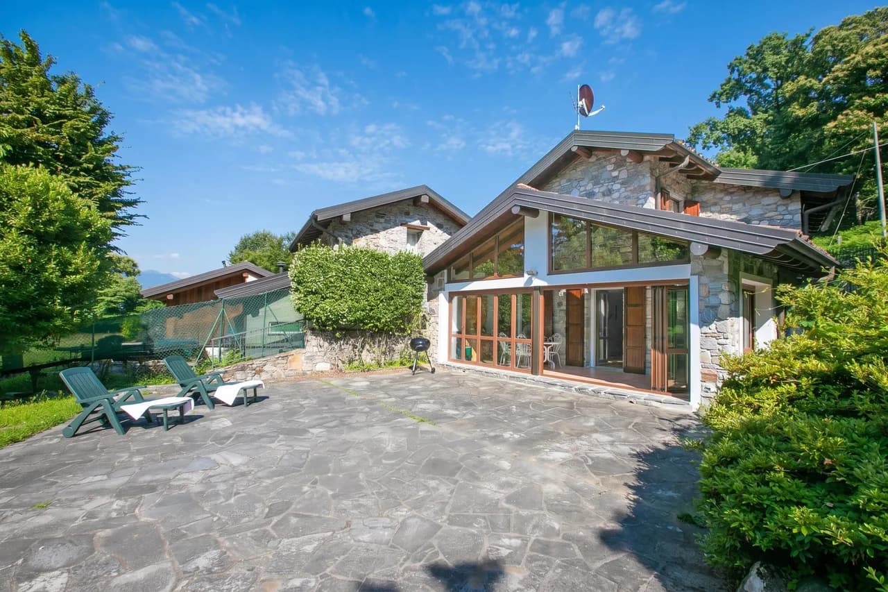 Charming Villa Near Beach in Italian Lakes, foto 2
