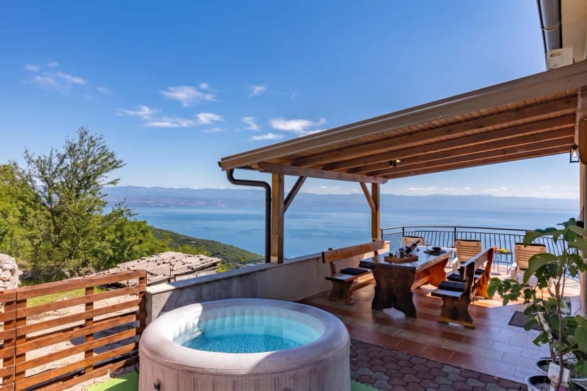Mystic Place Suite with Jacuzzi and Sea View