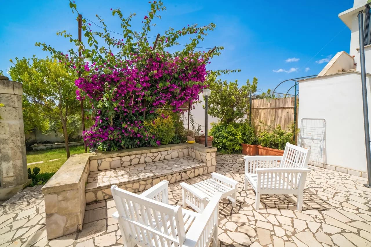 Villa Lisa with huge Pool and Garden photo 3