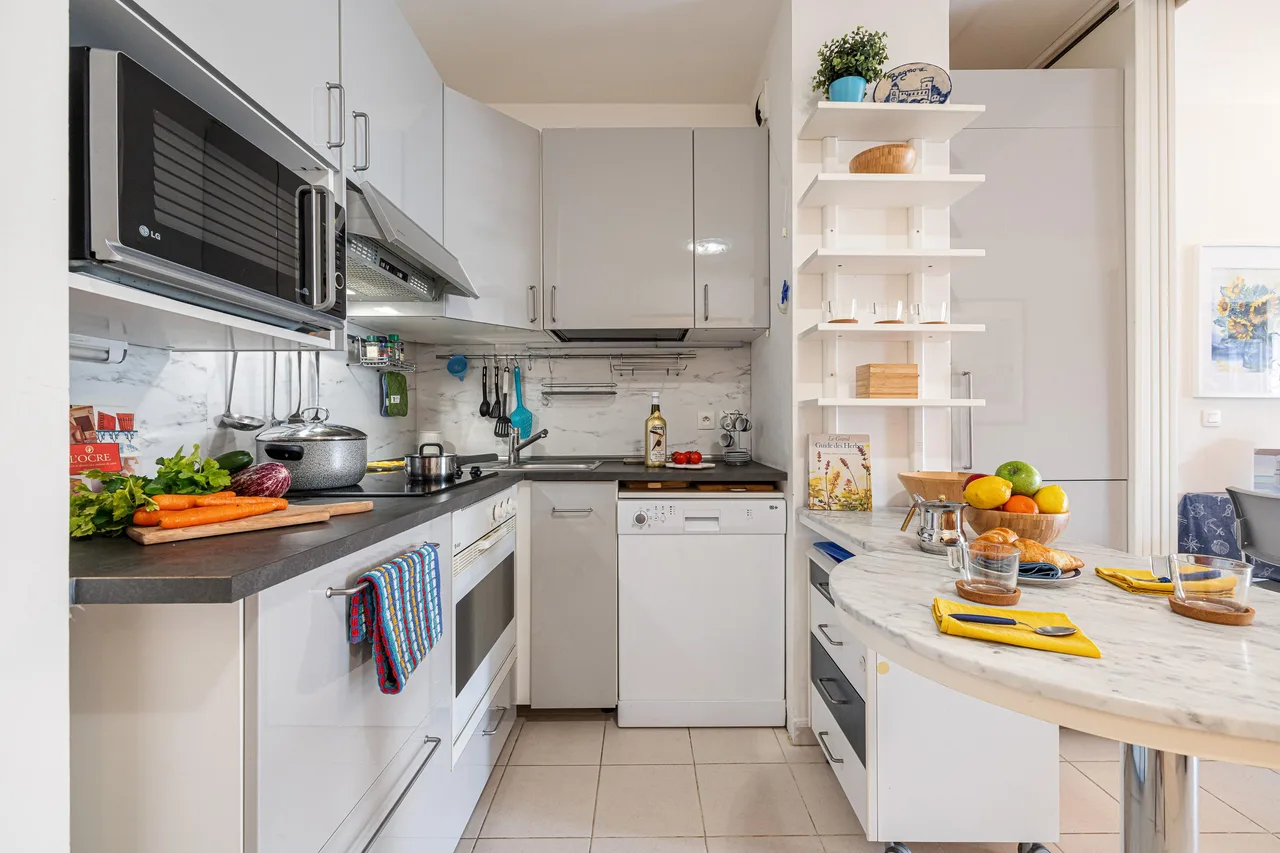Queen Garden Apartment photo 4