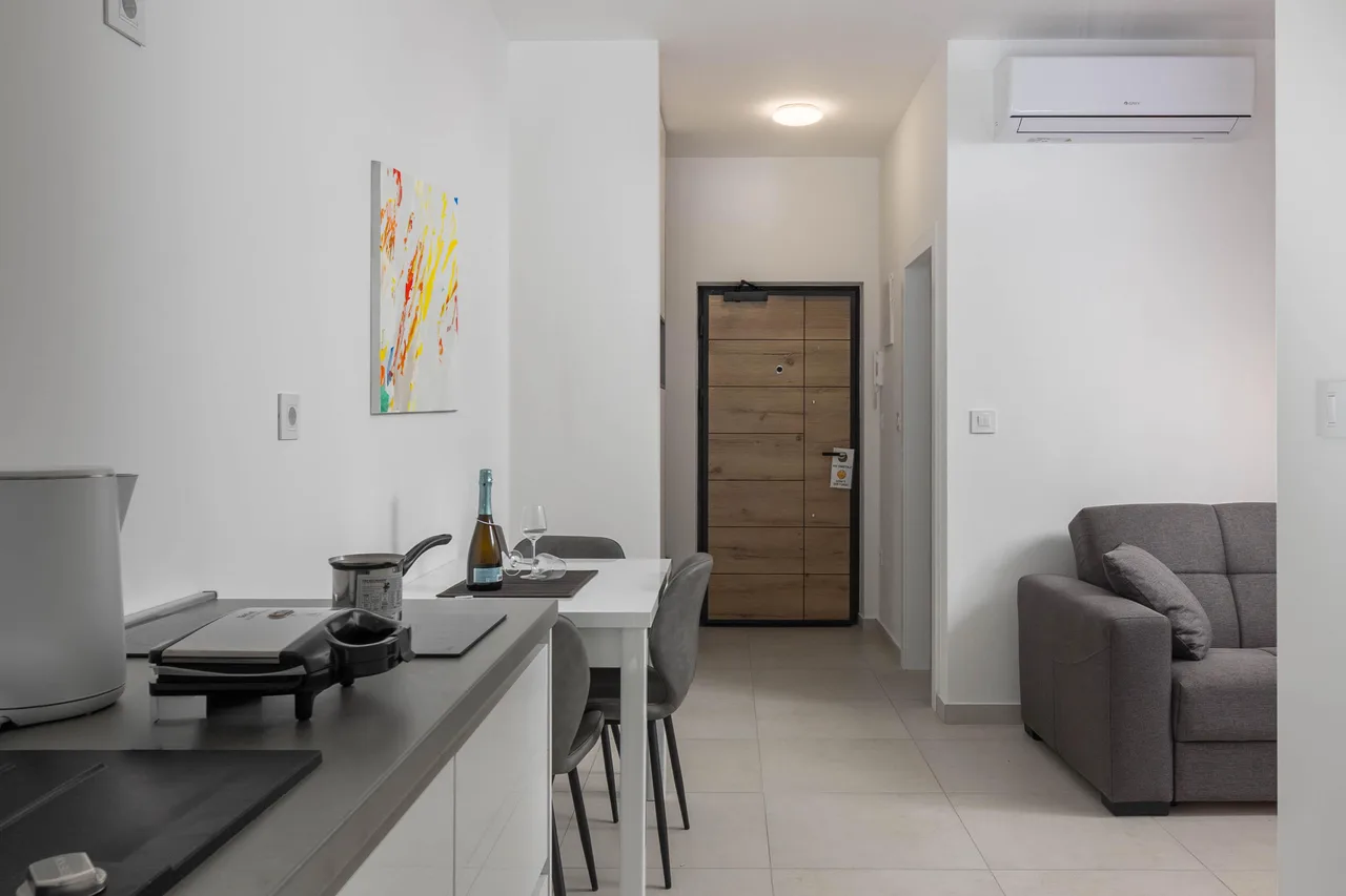 Meerblick-Balkon-Apartment in der Grünen Zone, Foto 3