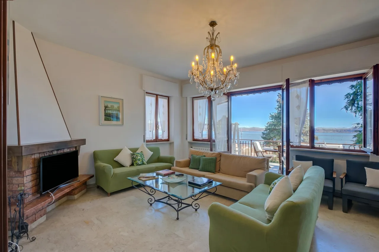 Lake View Villa with Blooming Garden in Belgirate, foto 4