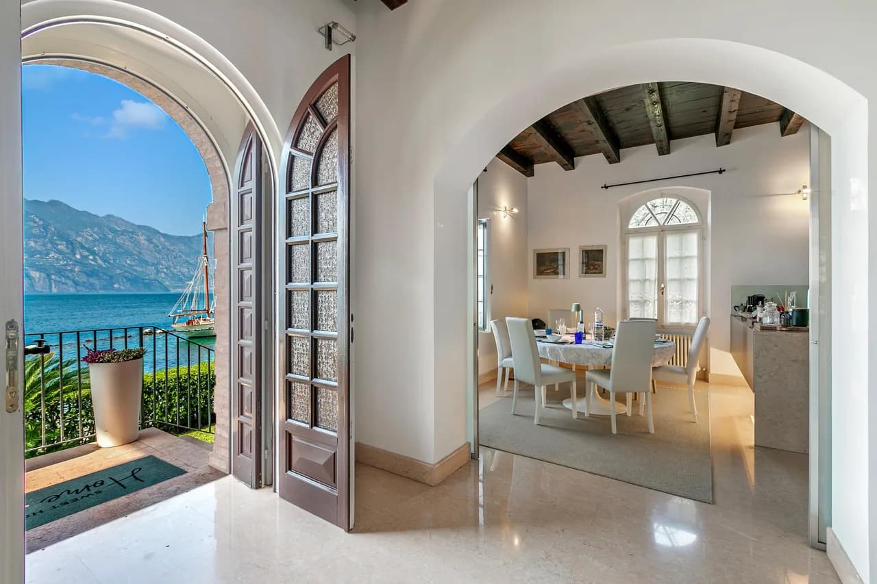 Lakefront Villa with Private Pool in Malcesine, Foto 4