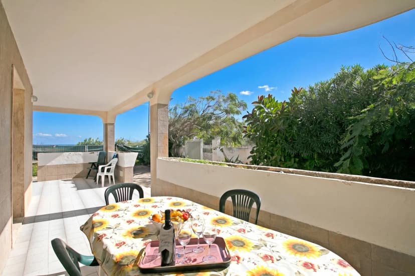 Villa Dei Fanti - Beachfront Villa with Garden