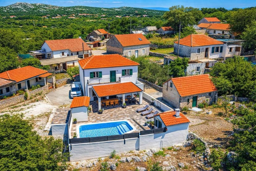 Holiday Home Luce with private Pool