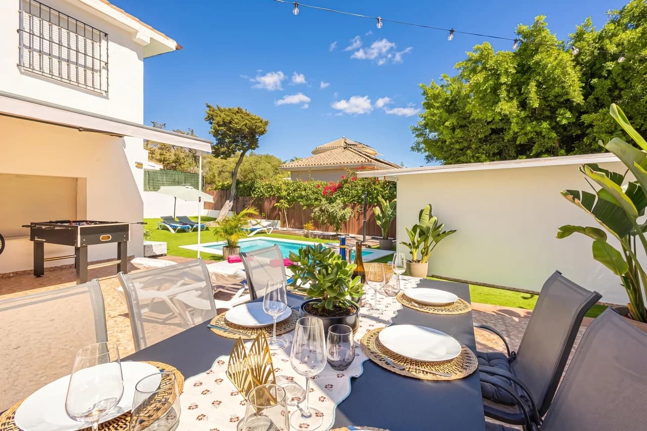 Contemporary Villa with Private Garden in Marbella, Foto 2