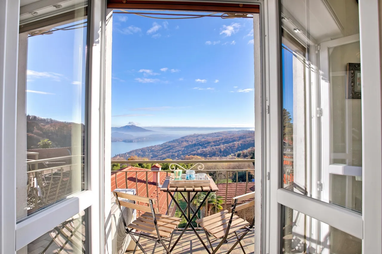 Lake View Balcony Apartment in Stresa, Piedmont, Italy, foto 4