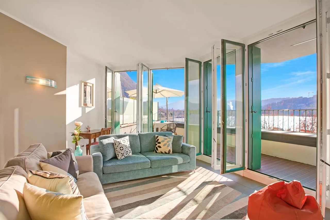 Lakefront Balcony Apartment in Laveno Mombello photo 4