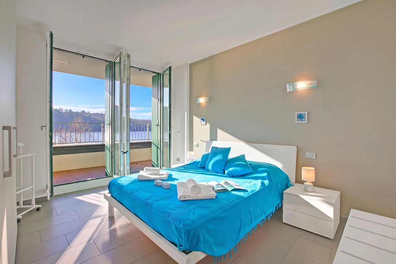 Lakefront Balcony Apartment in Laveno Mombello photo 5