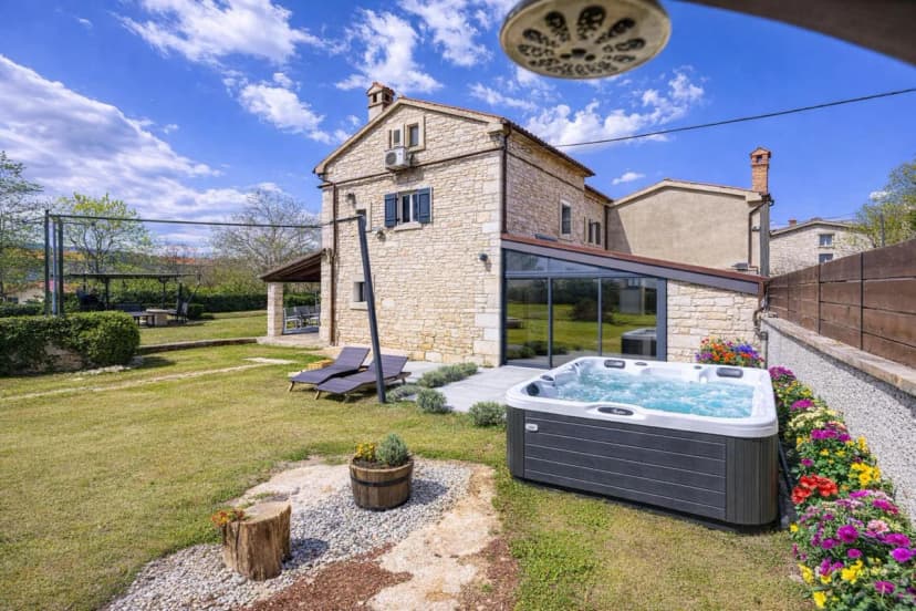 Villa Capadinka with Whirlpool