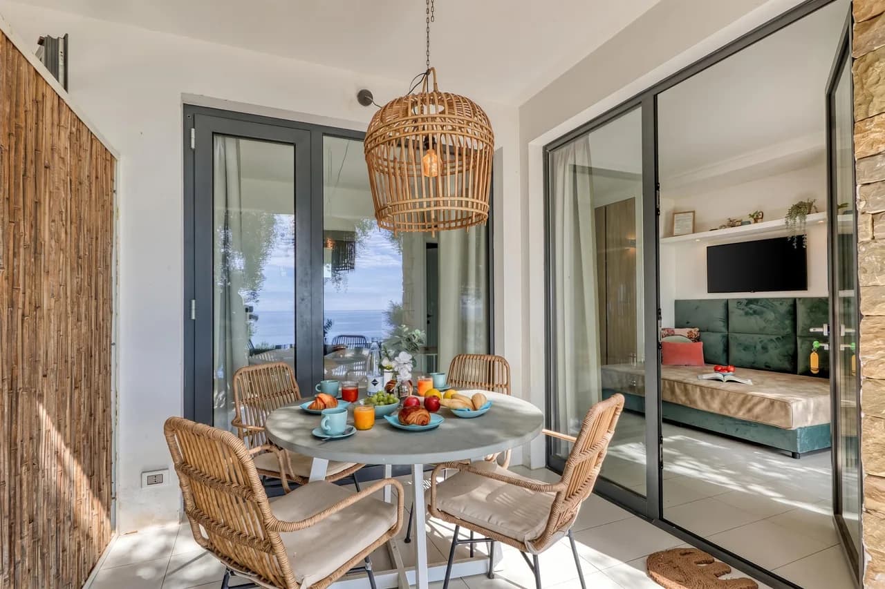Modern Coastal Vacation Home in Ventimiglia, photo 2