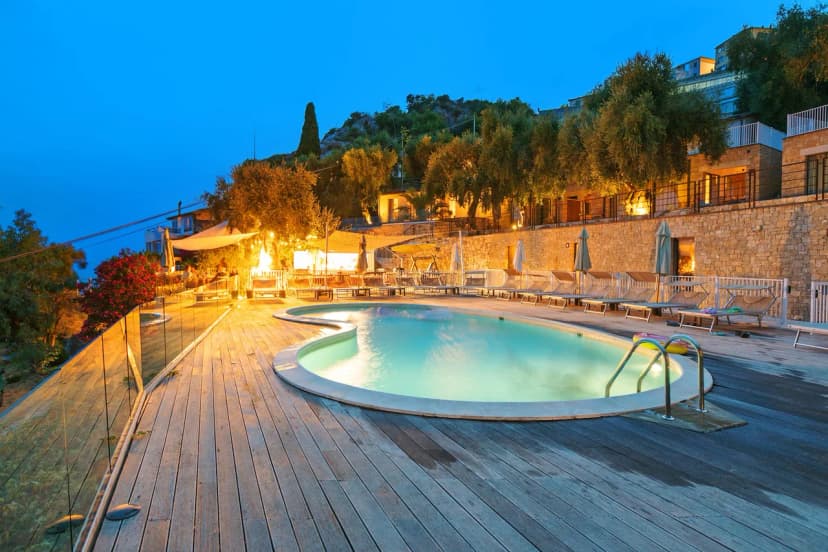 Boutique Pool Apt. Balzi Rossi - Lucca 1