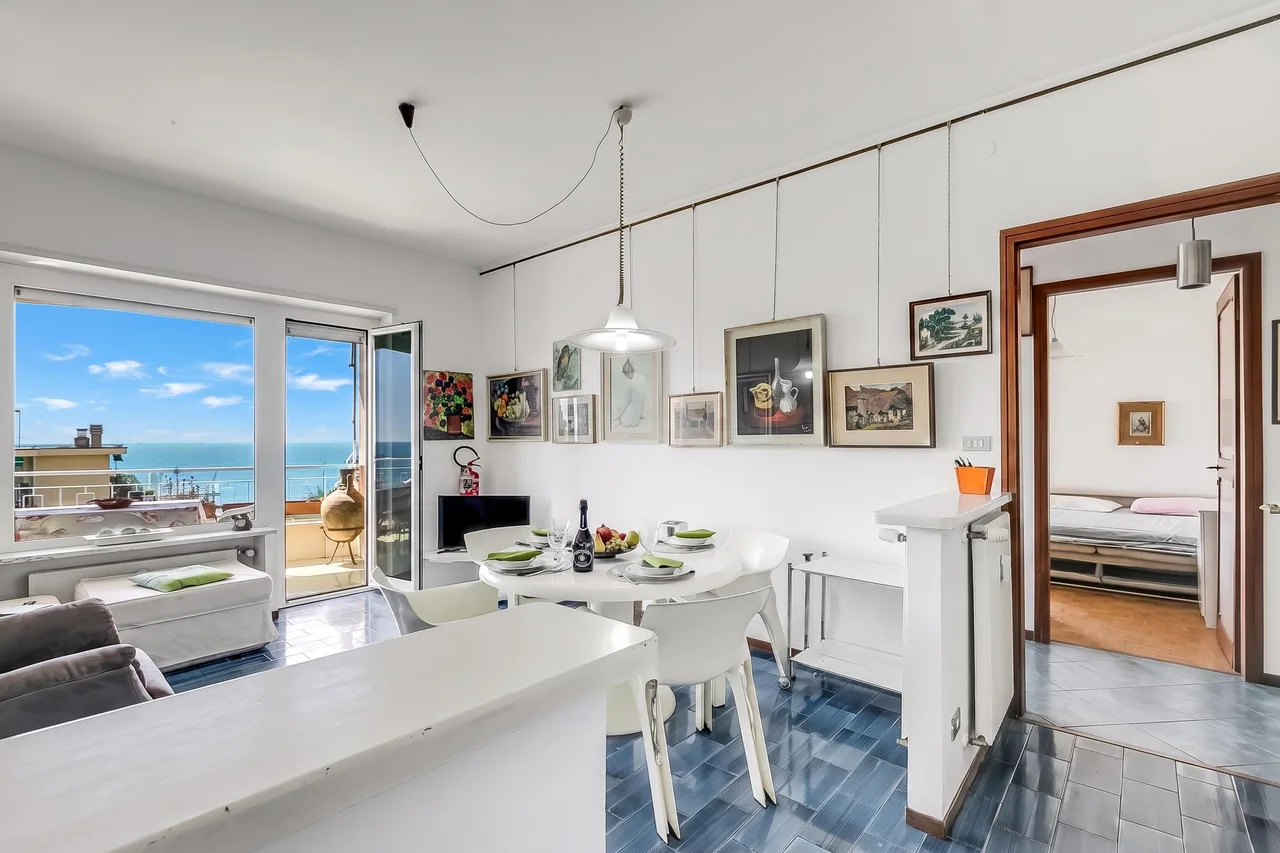 Owl House, Sea-View Terrace Apt in Sanremo photo 3