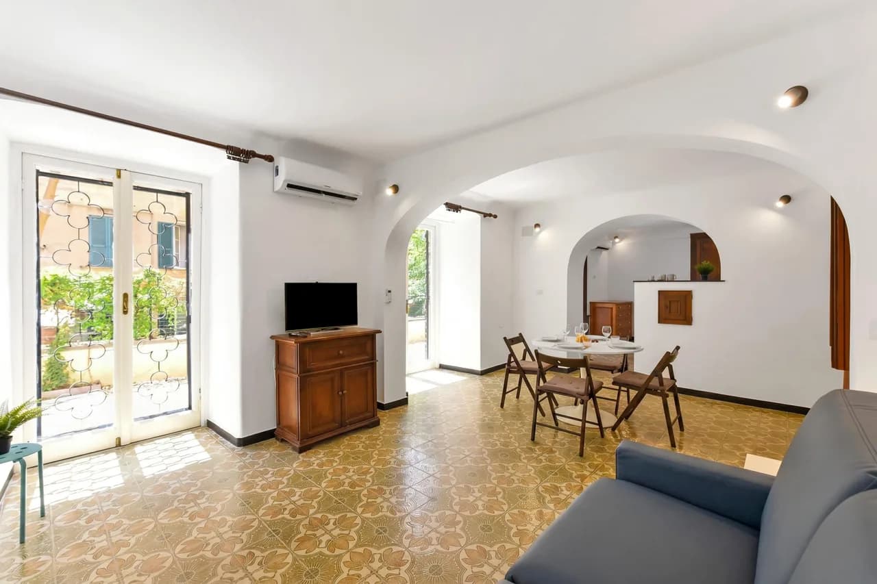 Appartement en Maisonette avec Salle à Manger Extérieure