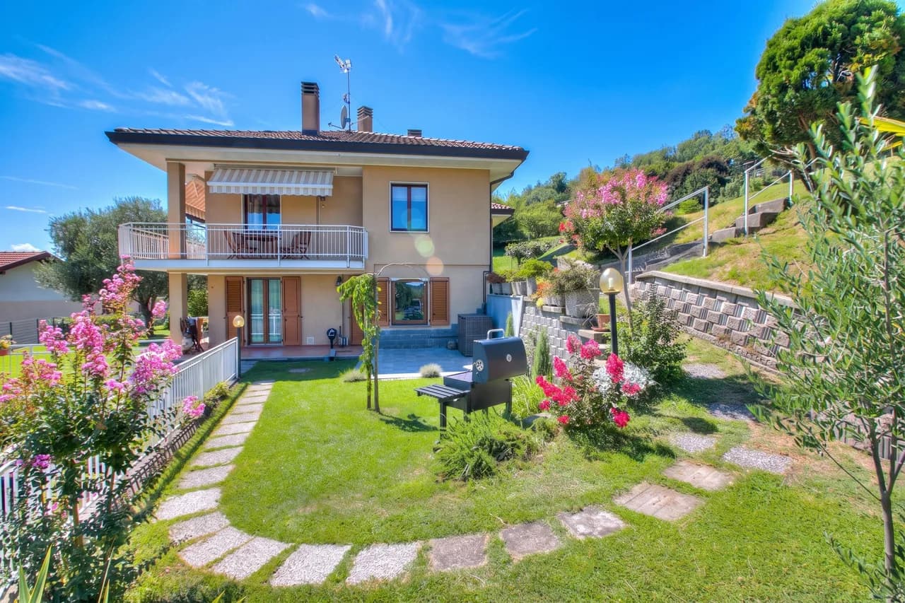 A Due Passi Dal Bosco : Appartement en Côte avec Jardin & BBQ