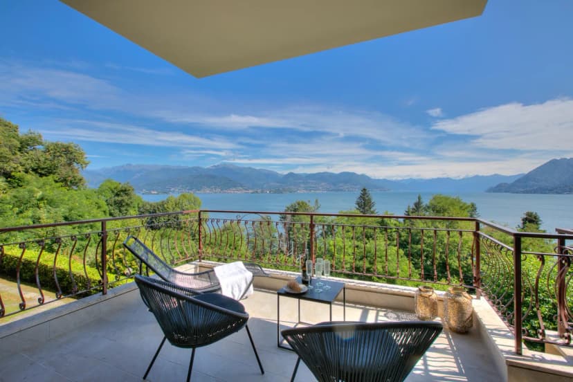 Mon Reve - Lake View Terrace and Pool