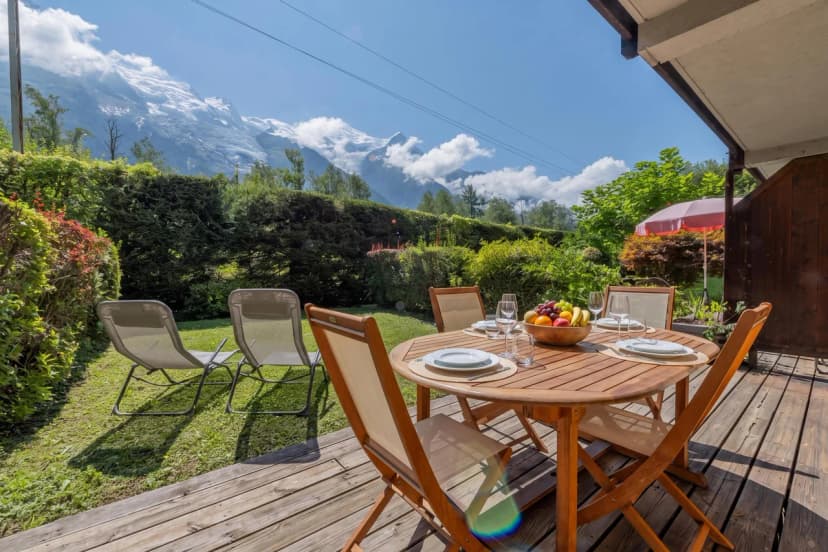 Apt Les Capucins Quiet Chamonix Base w/ Private Garden