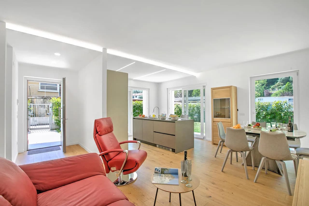 Charming Apartment with Private Garden in Riva del Garda, Foto 2