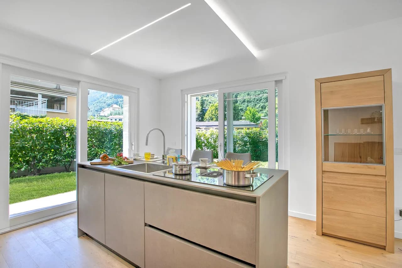 Charming Apartment with Private Garden in Riva del Garda, Foto 4