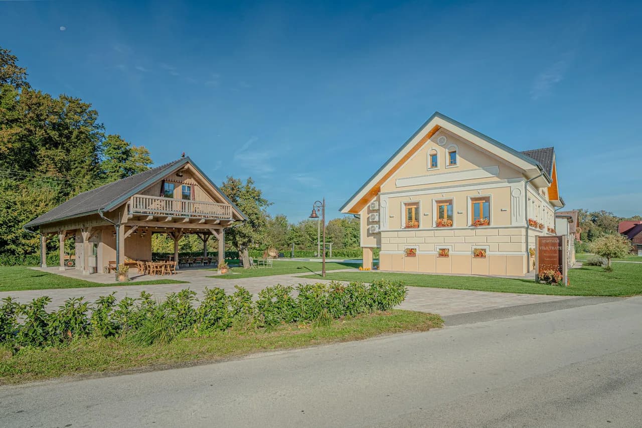 Villa Trate 2BR Apartment Globetka w/ Pool photo 2