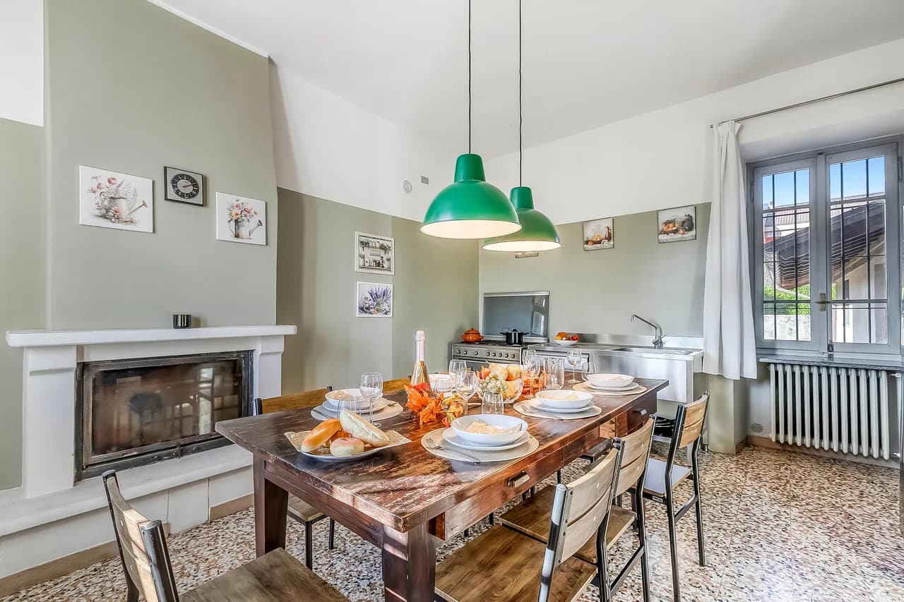 Private Garden Villa in Angera, Lombardy, Italy, foto 4