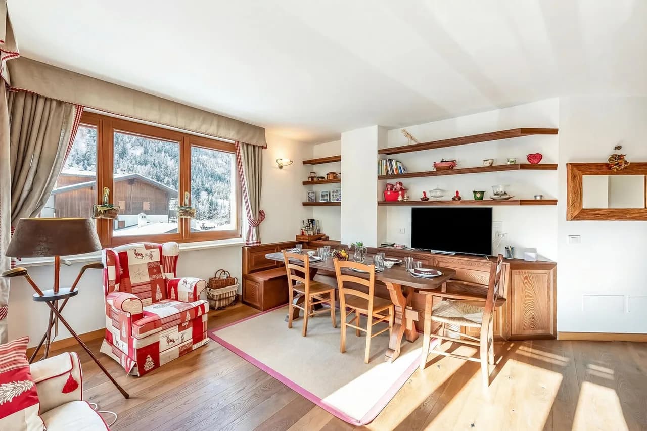 Charming Apartment Close to Cableway
