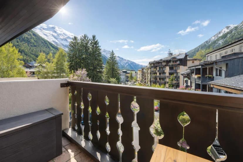Cham Sud Iris361 Near Aiguille du Midi | Balcony Views