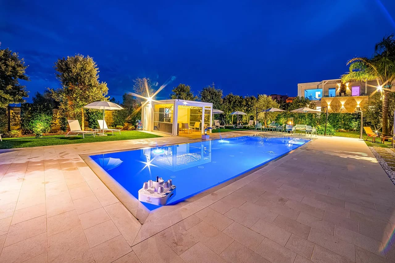 Boutique Villa 7 bedrooms - Pool, Garden & Parking photo 5