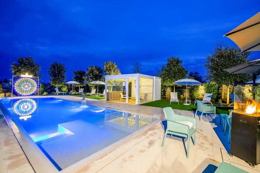 3br Luxury Appt - Pool, Garden & Parking