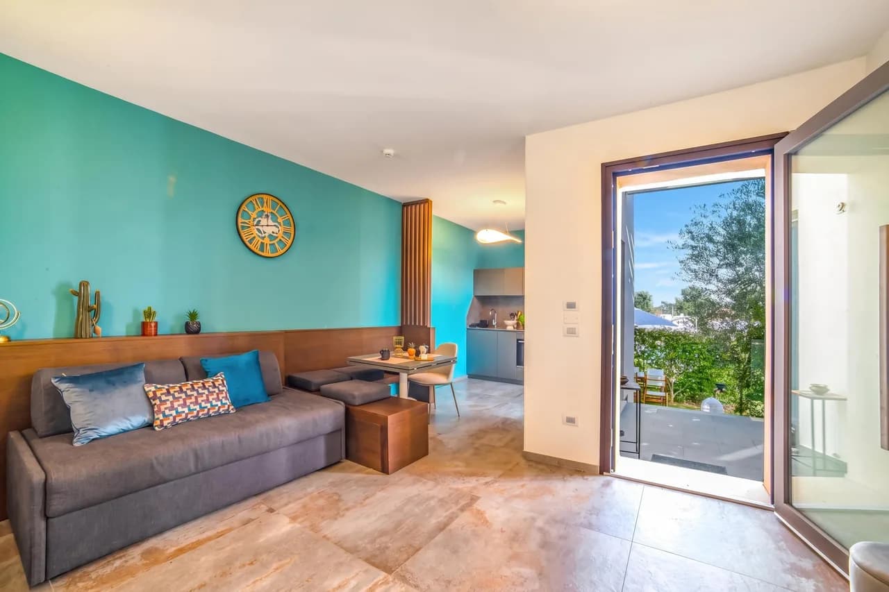 Boutique Apartment 3 bedrooms - Pool, Garden & Parking photo 2