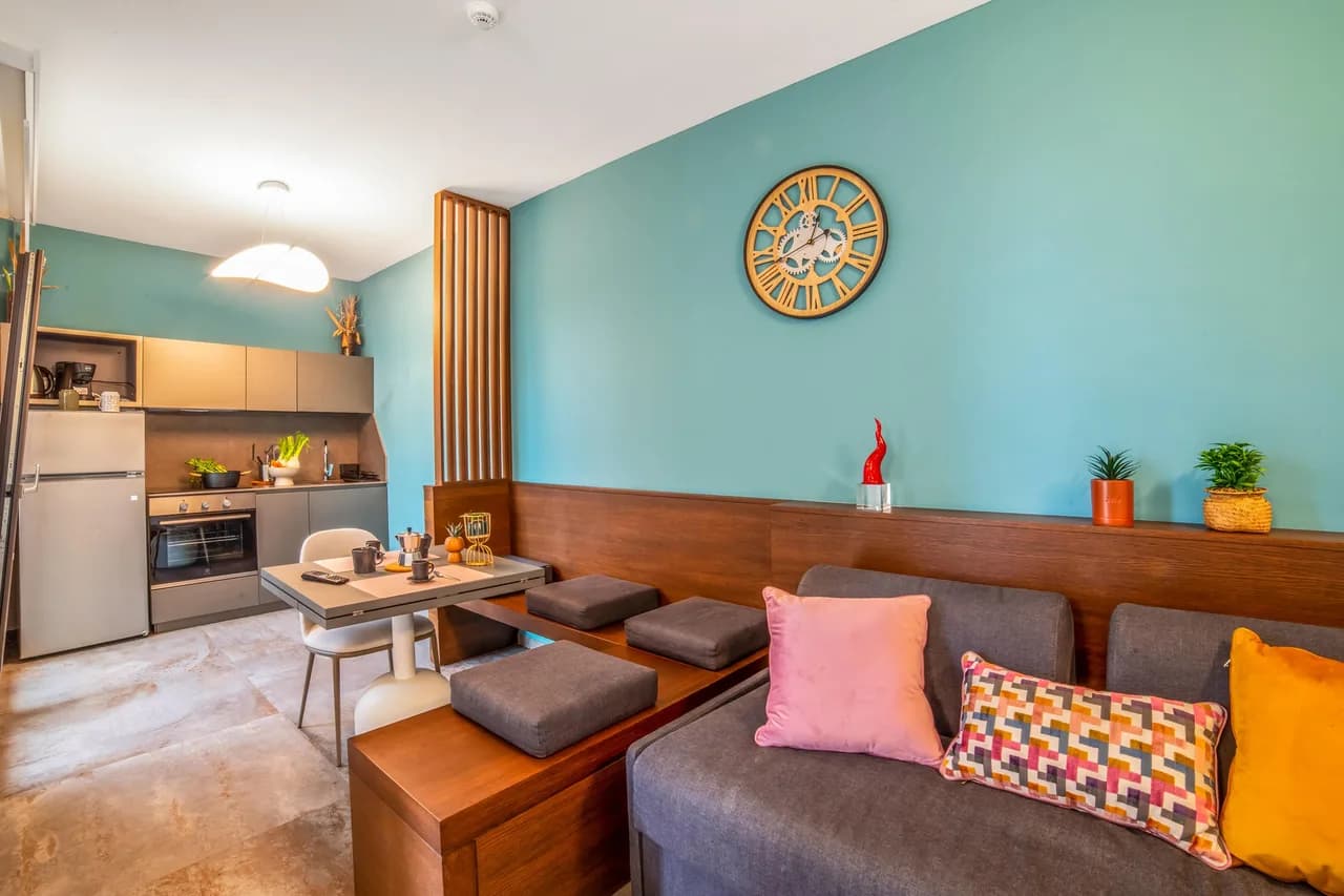 Boutique Apartment 3 bedrooms - Pool, Garden & Parking photo 3
